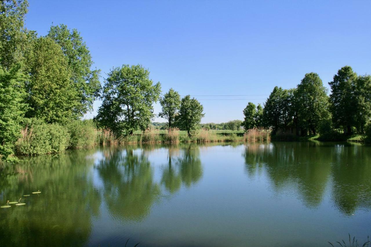Gaestehaus Gaumenflug Am See Gunzburg Bagian luar foto